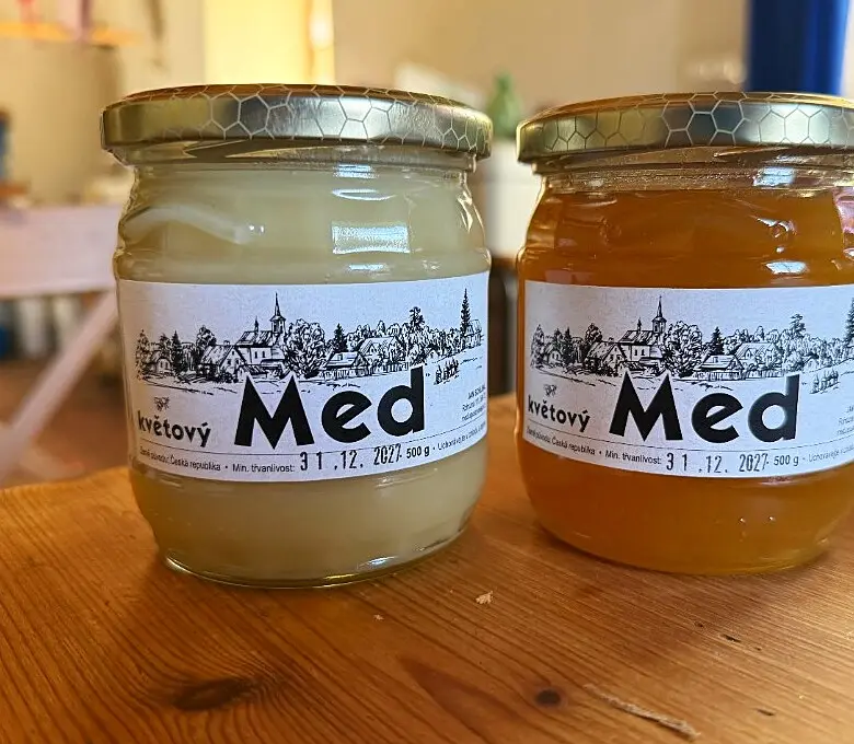 Sklenice květového medu u Pustovskejch — krémový a tekutý, 500 g